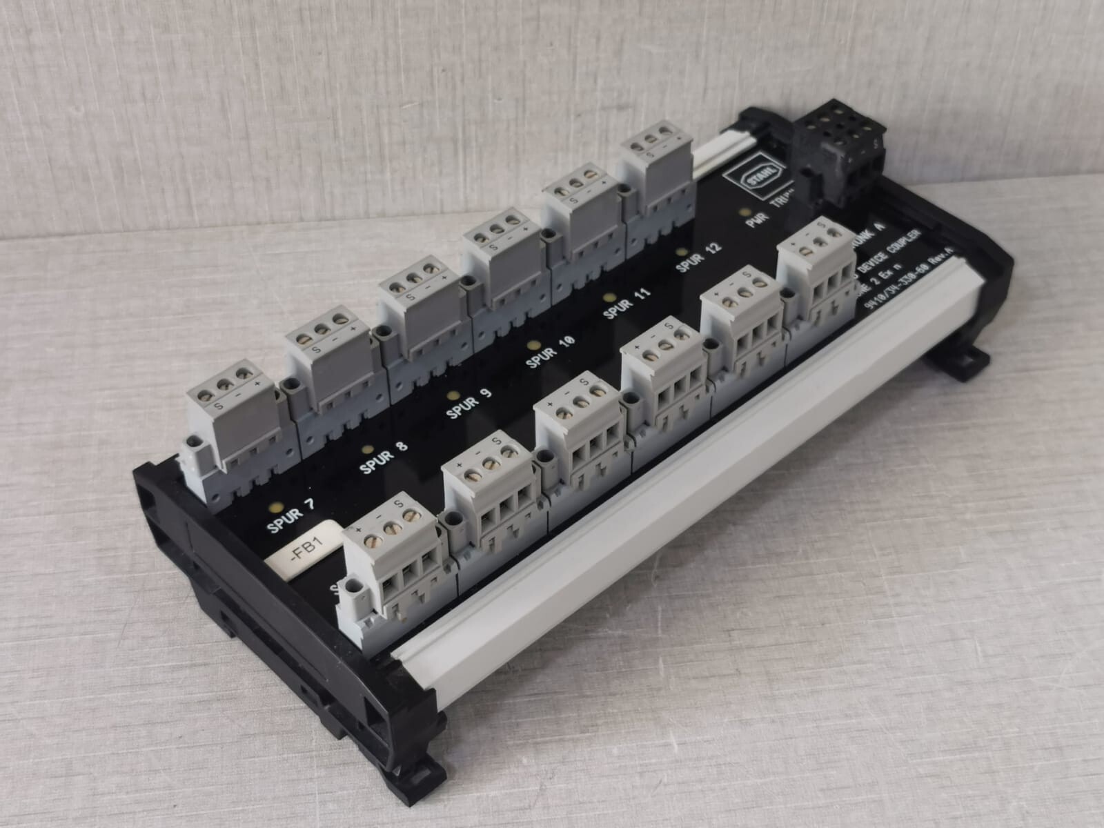 ISbus STAHL-9410 ISbus /STAHL 9410/34-330-60 REV A FIELD DEVICE COUPLER ZONE 2 FISCO POWER SUPPLY 9