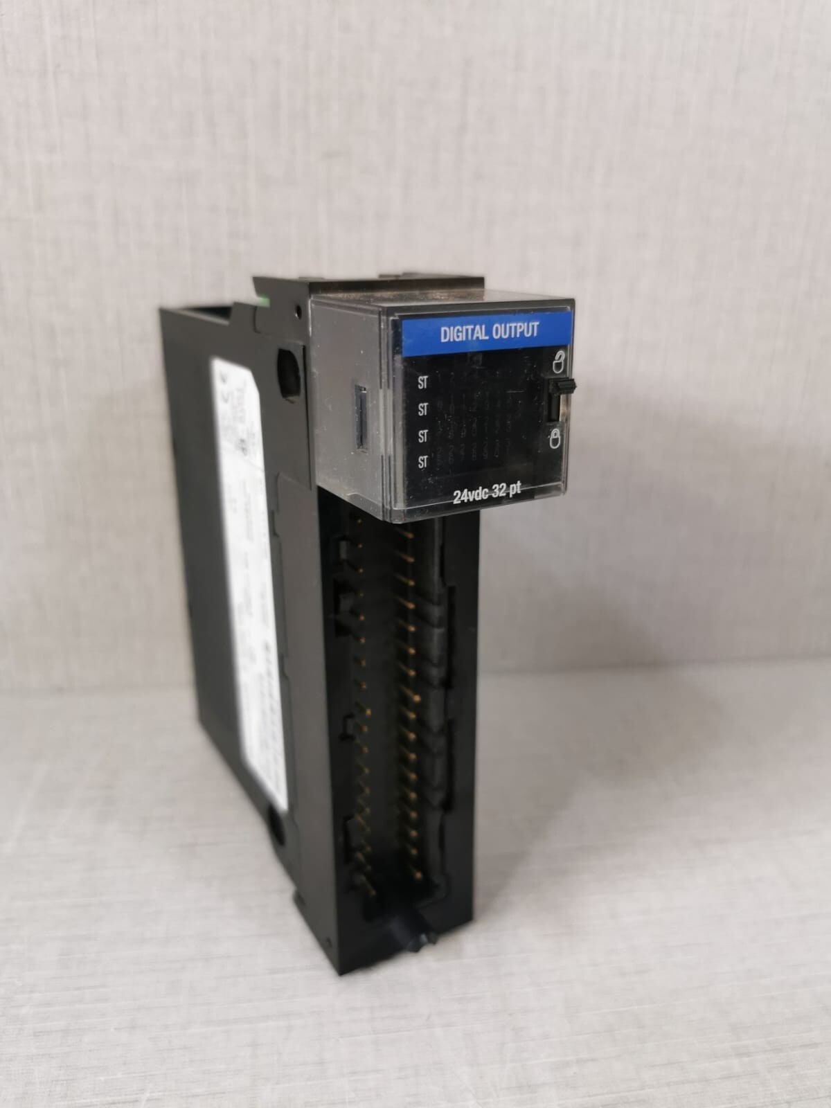 Honeywell TC-ODD321 REV.B01 F/W 2.4 HONEYWELL TC-ODD321 REV.B01 F/W 2.4 DC OUTPUT 24VDC 10-31.2VDC 15.6VA 2