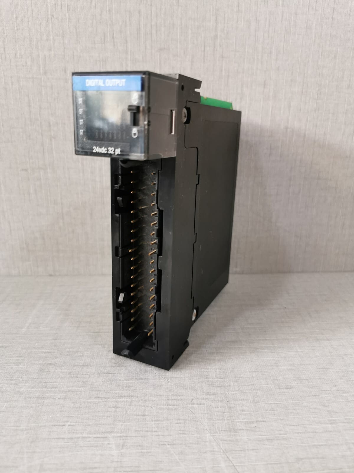 Honeywell TC-ODD321 REV.B01 F/W 2.4 HONEYWELL TC-ODD321 REV.B01 F/W 2.4 DC OUTPUT 24VDC 10-31.2VDC 15.6VA 3