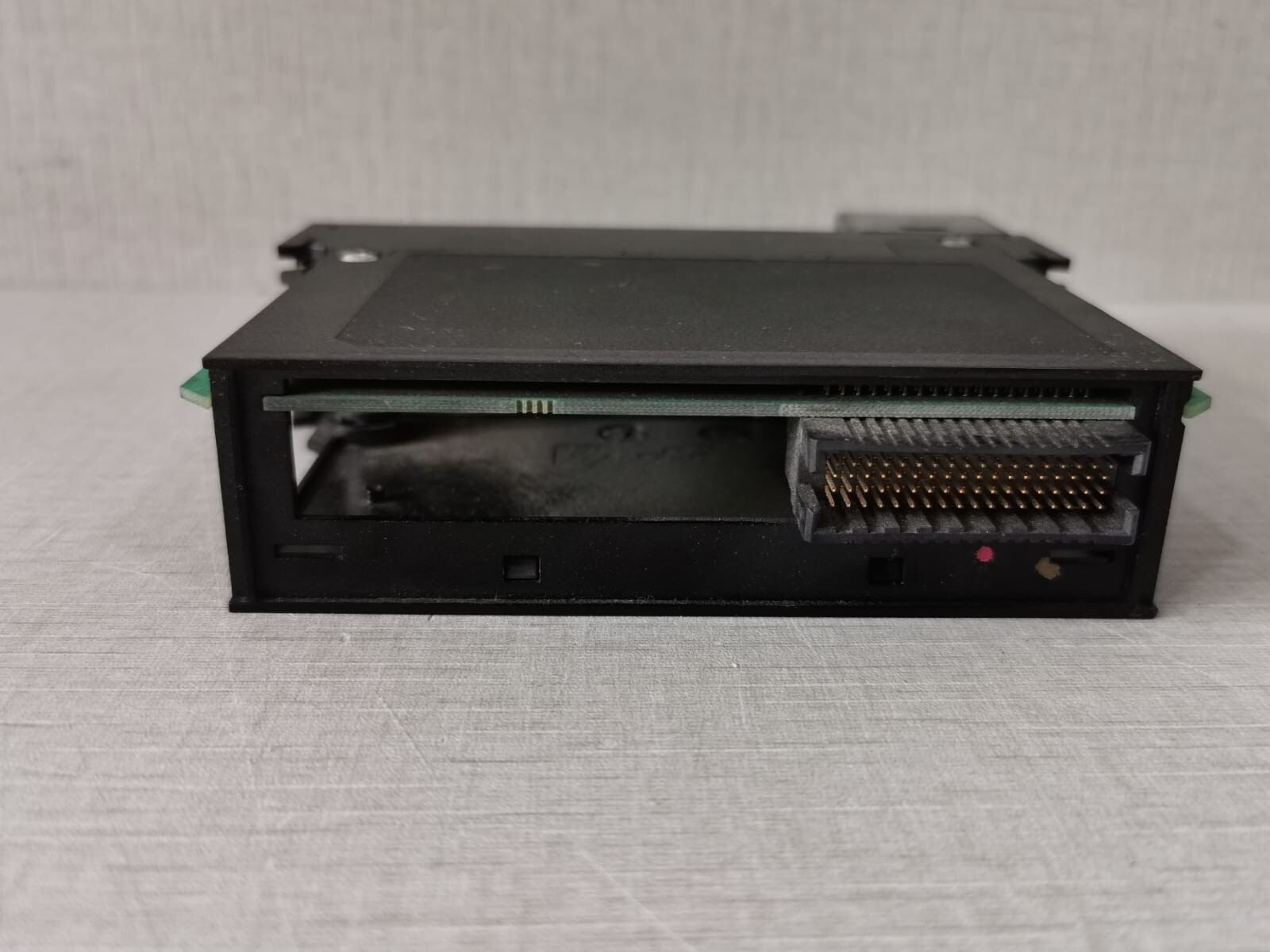 Honeywell TC-ODD321 REV.B01 F/W 2.4 HONEYWELL TC-ODD321 REV.B01 F/W 2.4 DC OUTPUT 24VDC 10-31.2VDC 15.6VA 10
