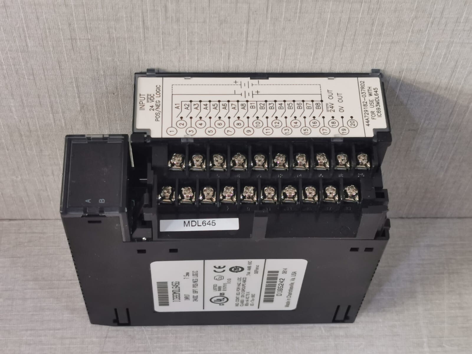 GE Fanuc IC693MDL645G GE FANUC IC693MDL645G 24VDC 16PT POS/NEG LOGIC- WITH SCRATCHED AND 3