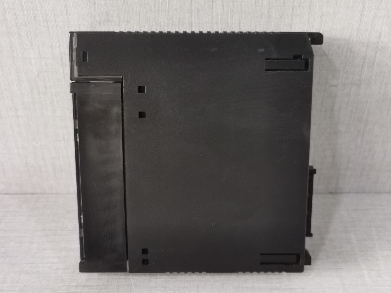 GE Fanuc IC693MDL645G GE FANUC IC693MDL645G 24VDC 16PT POS/NEG LOGIC- WITH SCRATCHED AND 6