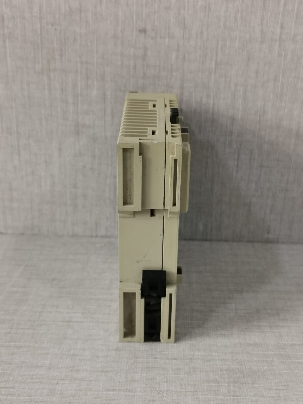 IDEC FC4A-N16B1 IDEC FC4A-N16B1 PLC MODULE 5VDC 4mA 24VDC 4