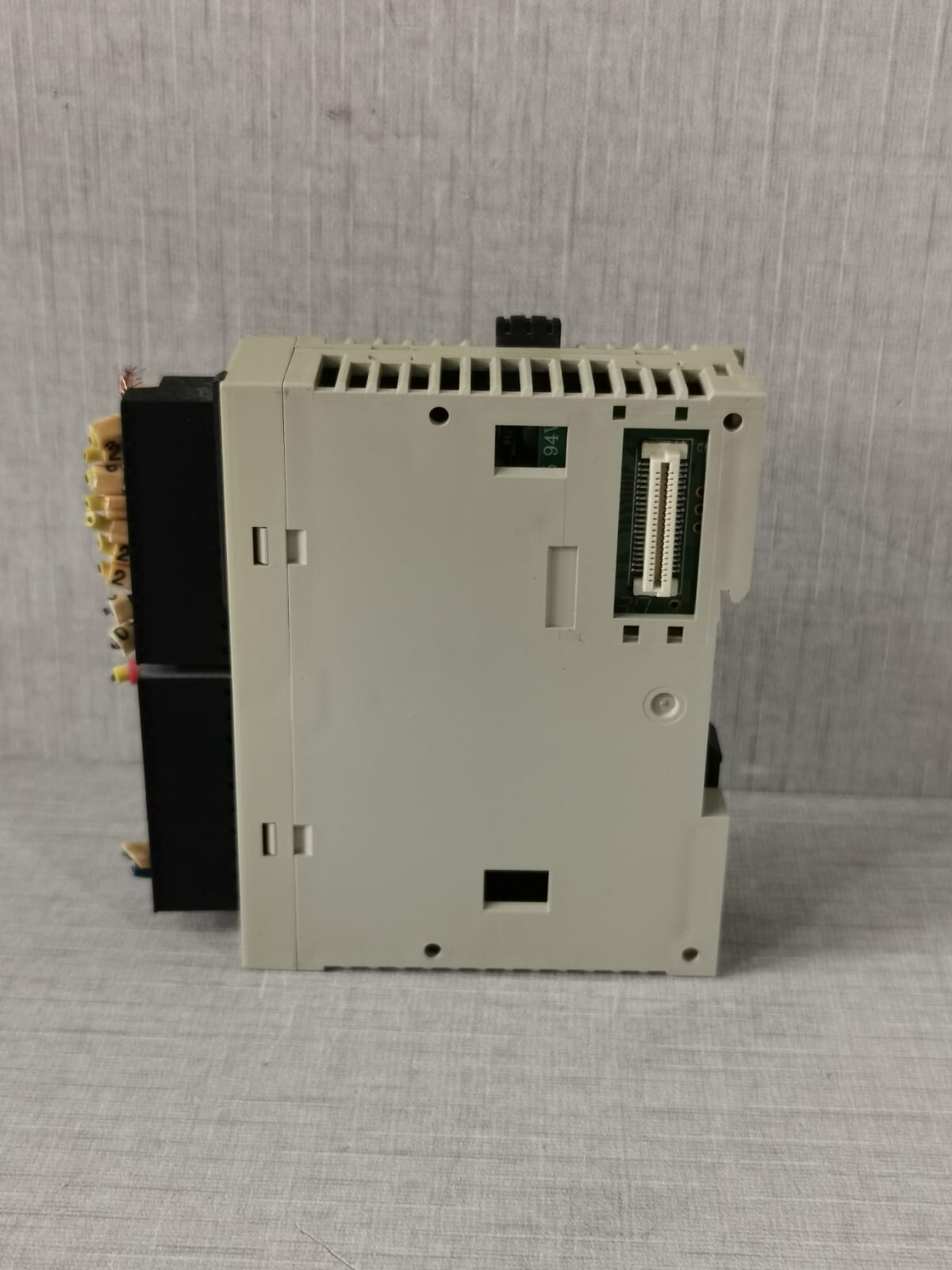 IDEC FC4A-N16B1 IDEC FC4A-N16B1 PLC MODULE 5VDC 4mA 24VDC 6