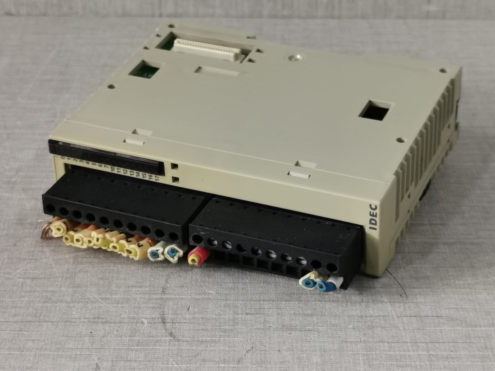 IDEC FC4A-N16B1 PLC MODULE 5VDC 4mA 24VDC