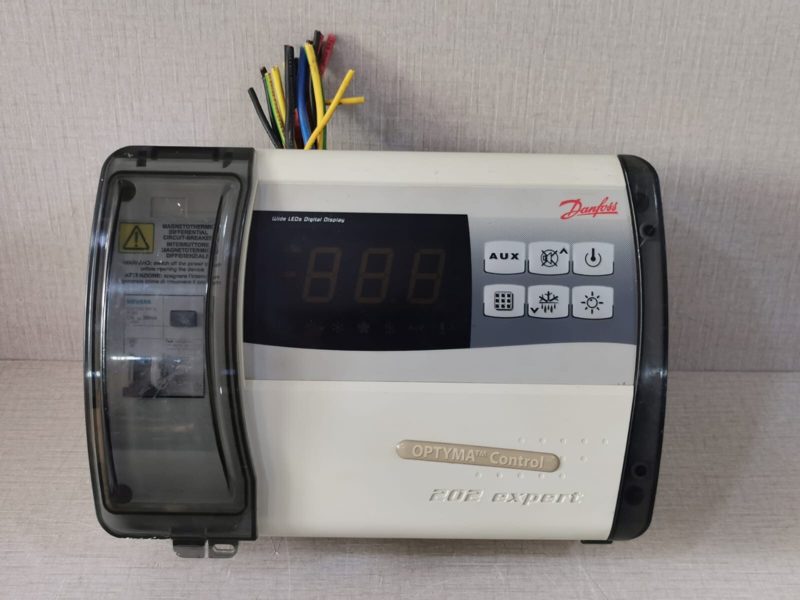 DANFOSS AK-RC 101 OPTYMA CONTROLLER 080Z3200 | 230VAC