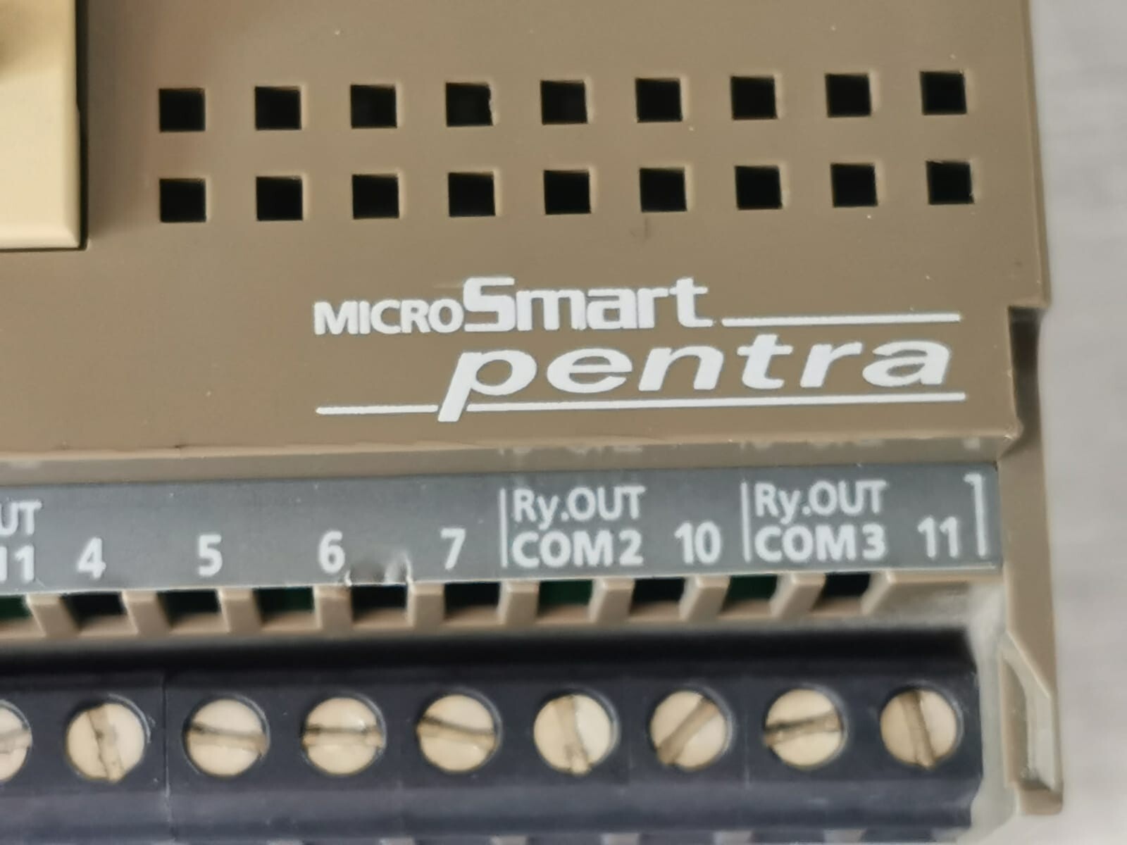 IDEC FC5A-C24R2C IDEC FC5A-C24R2C MicroSmart Pentra PLC CPU 4
