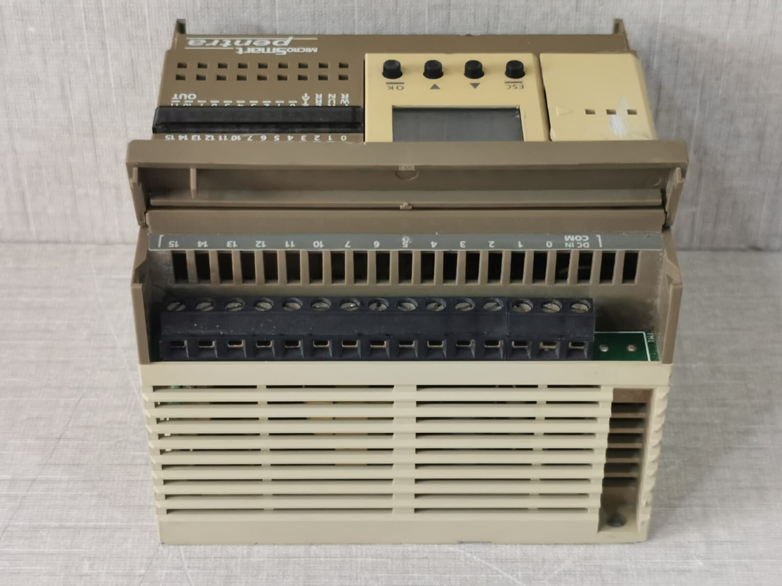 IDEC FC5A-C24R2C IDEC FC5A-C24R2C MicroSmart Pentra PLC CPU 6