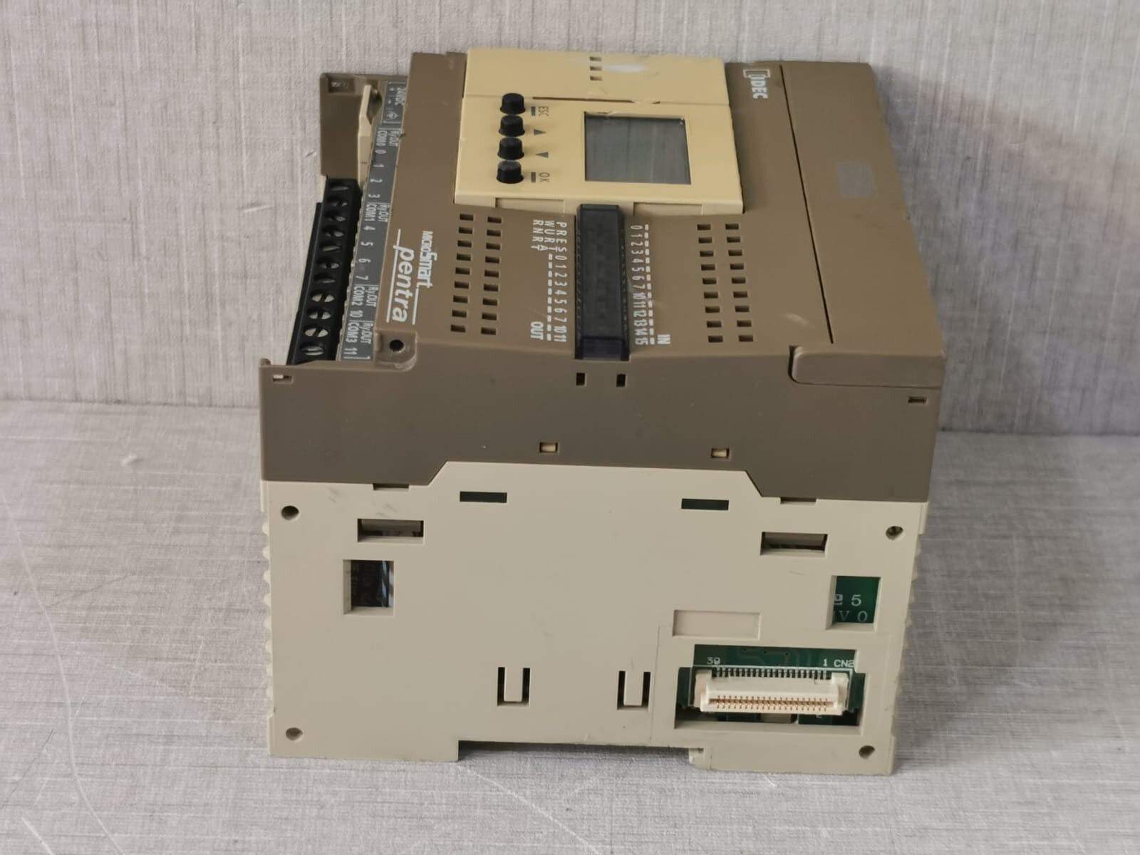 IDEC FC5A-C24R2C IDEC FC5A-C24R2C MicroSmart Pentra PLC CPU 9