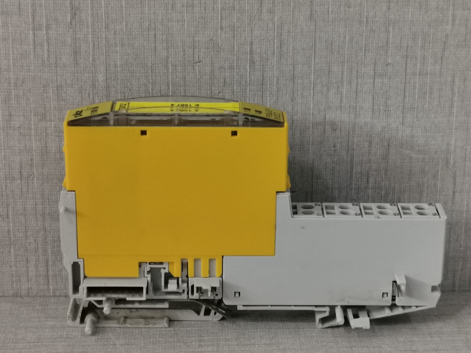 Pilz 312220 PILZ PSSu E F DI OZ 2 SAFETY I/O MODULE 312220 WITH Pi 312601 BASE 6