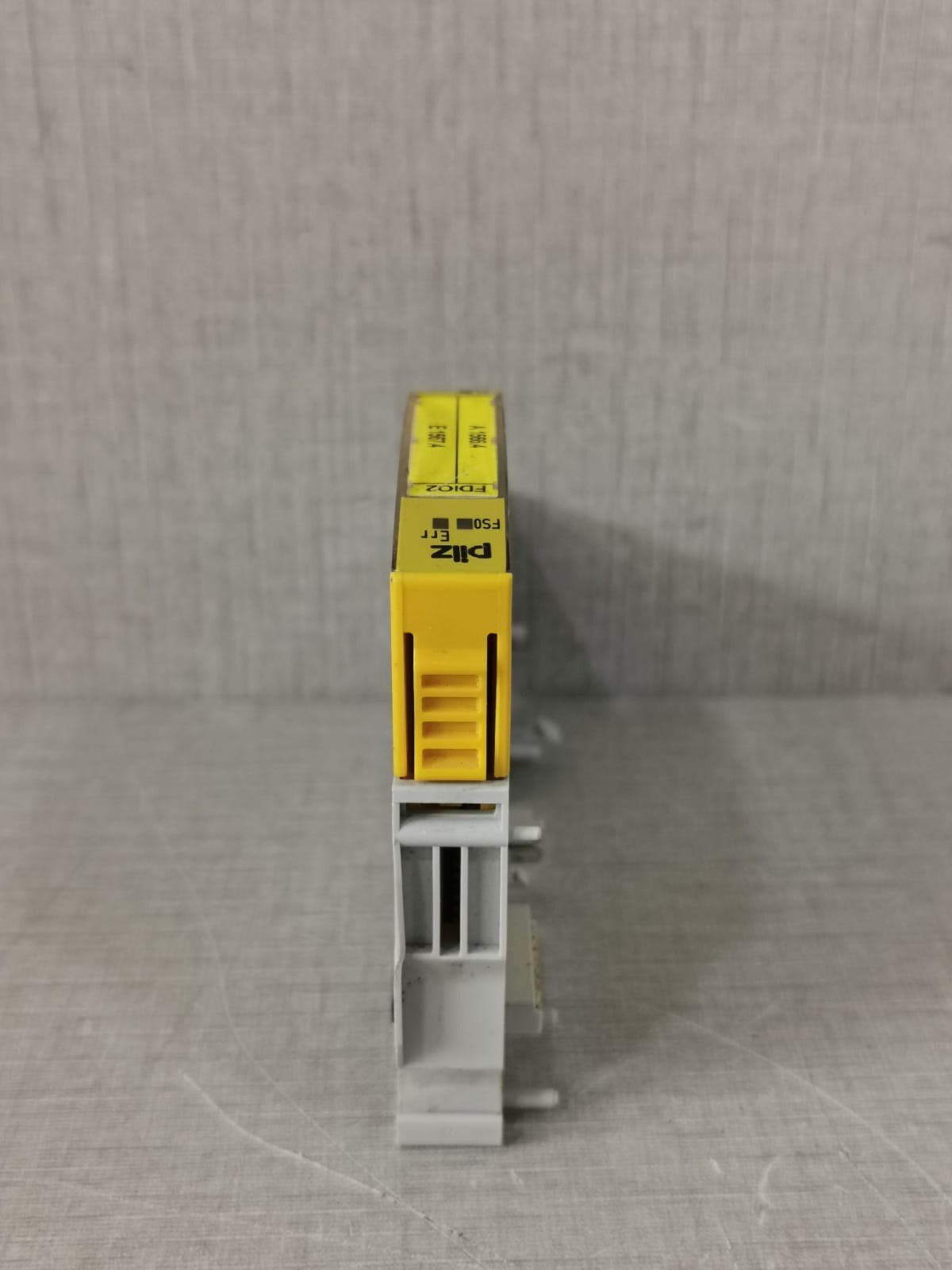 Pilz 312220 PILZ PSSu E F DI OZ 2 SAFETY I/O MODULE 312220 WITH Pi 312601 BASE 7