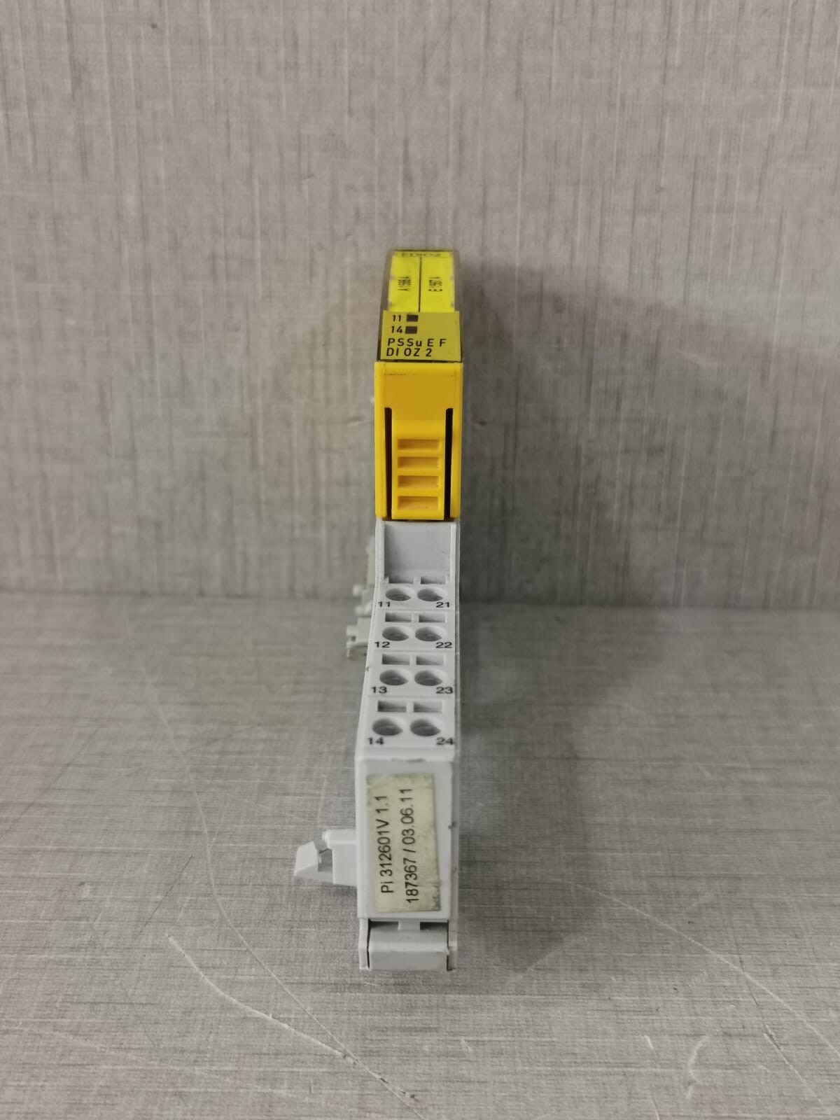 Pilz 312220 PILZ PSSu E F DI OZ 2 SAFETY I/O MODULE 312220 WITH Pi 312601 BASE 8