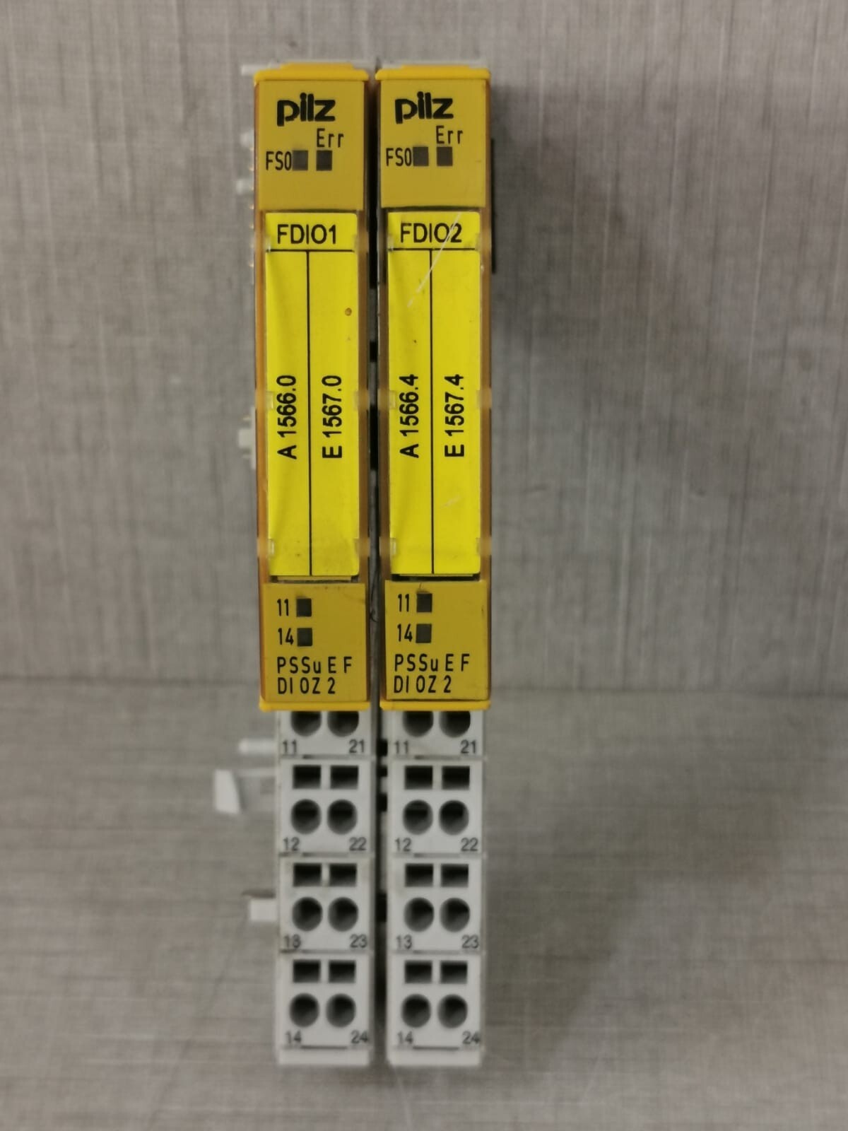 PILZ PSSu E F DI OZ 2 SAFETY I/O MODULE 312220 WITH Pi 312601 BASE