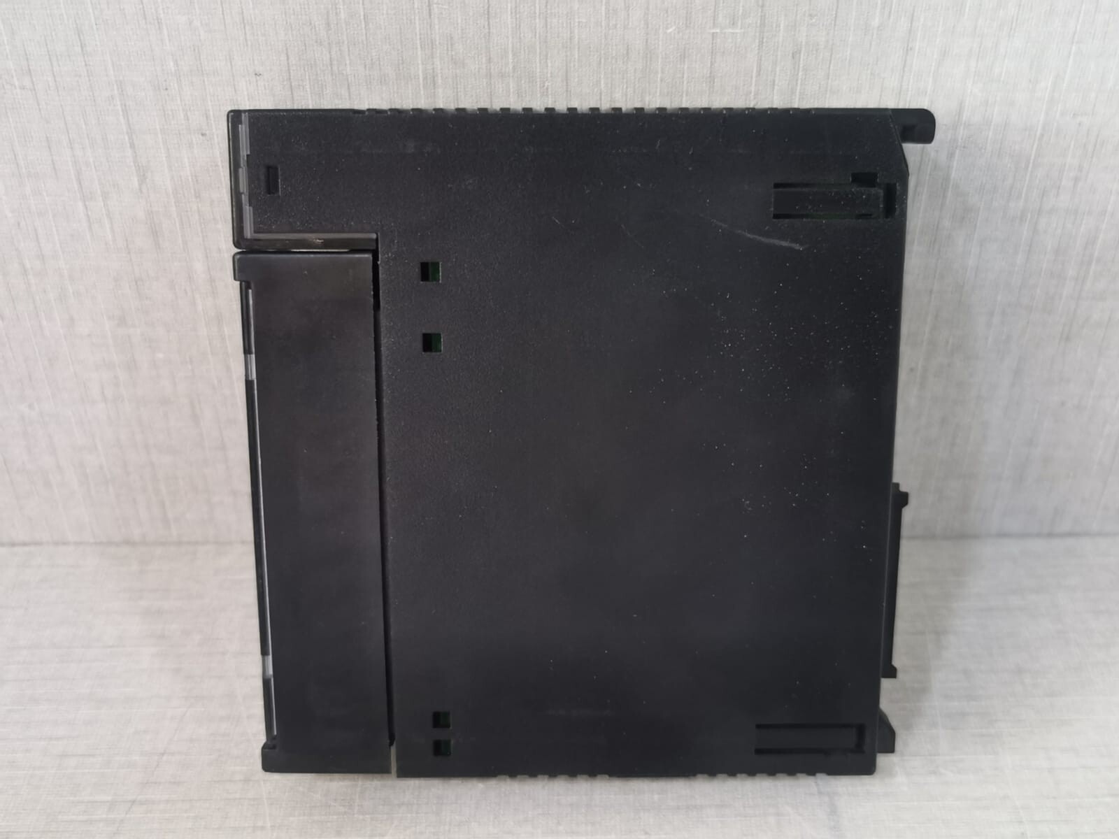 GE Fanuc IC693MDL740H GE FANUC IC693MDL740H OUTPUT MODULE 12/24VDC 0.5A 16PT POS 5