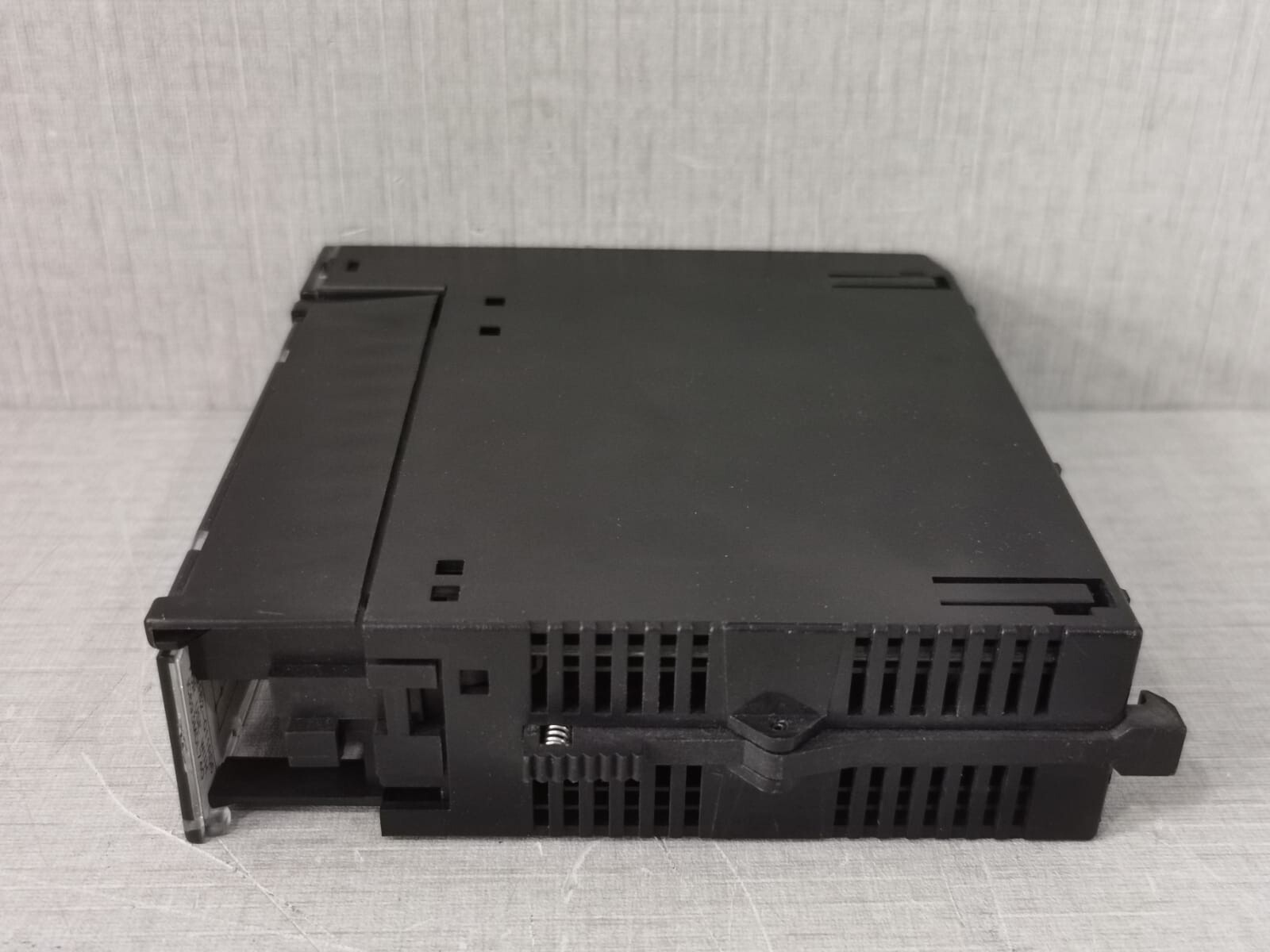 GE Fanuc IC693MDL740H GE FANUC IC693MDL740H OUTPUT MODULE 12/24VDC 0.5A 16PT POS 6