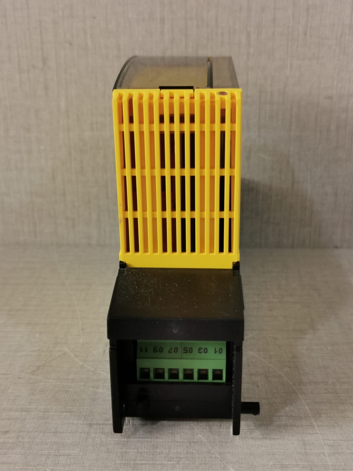 SAUTER EY-IO532F001 SAUTER EY-IO532F001 I/O MODULE UNIVERSAL INPUT 9