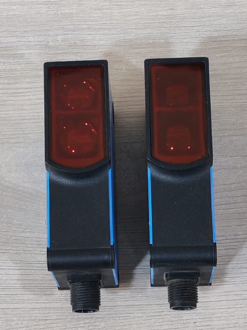 SICK 1027745 AND 1025994 SICK 1027745 AND 1025994 WTB27 3P2411 And WTB27 3P2443 Photoelectric Sensor Switch 2