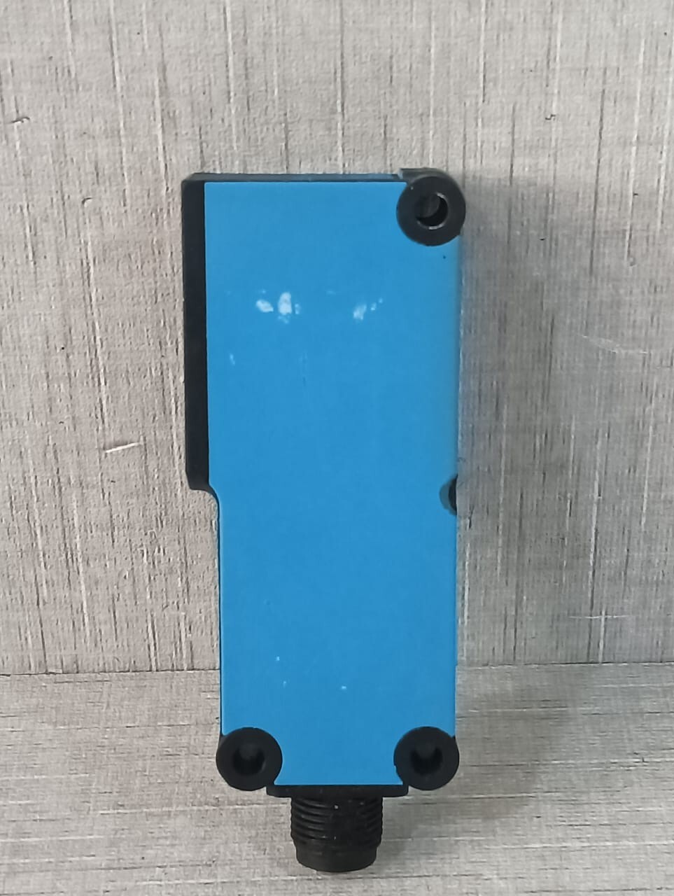 SICK WLF18 3K430 WLF18 3K430 Photoelectric Sensor Without Label & WITH Dents