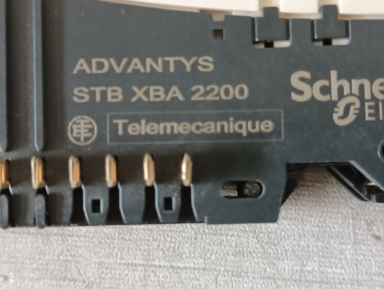 Schneider Electric PDT-3100 SCHNEIDER ELECTRIC STB PDT 3100 WITH STB XBA 2200 MOUNTING BASE 6