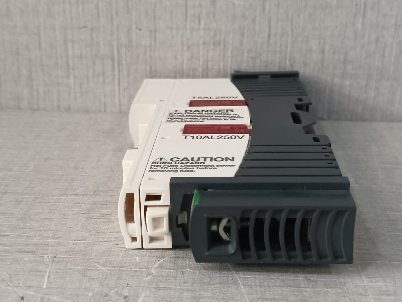 Schneider Electric PDT-3100 SCHNEIDER ELECTRIC STB PDT 3100 WITH STB XBA 2200 MOUNTING BASE 9