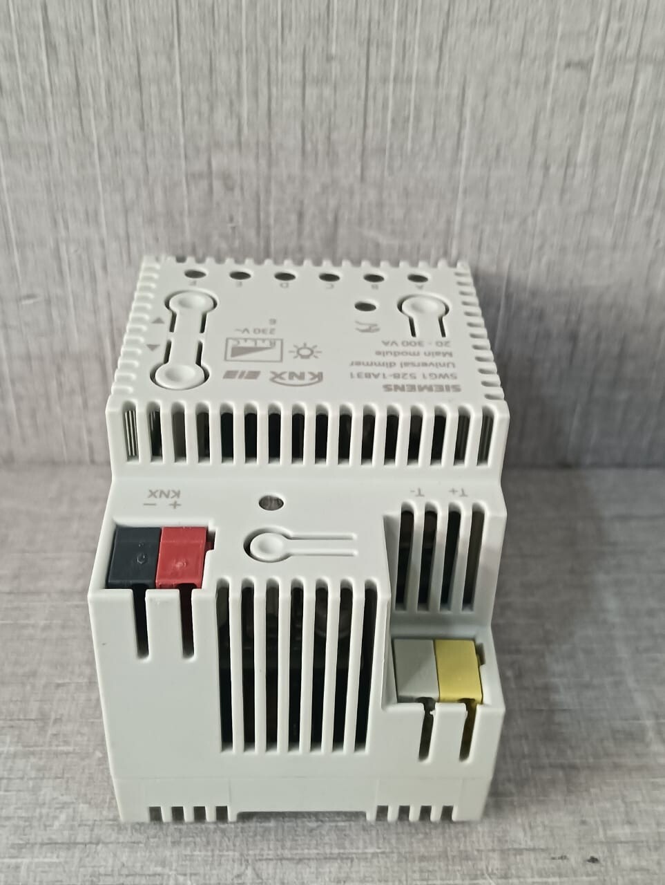 Siemens 5WG1 528-1AB31 Siemens 5WG1 528 1AB31 5WG1 528 1AB31 Universal Dimmer MAIN Module 20 300 VA 6