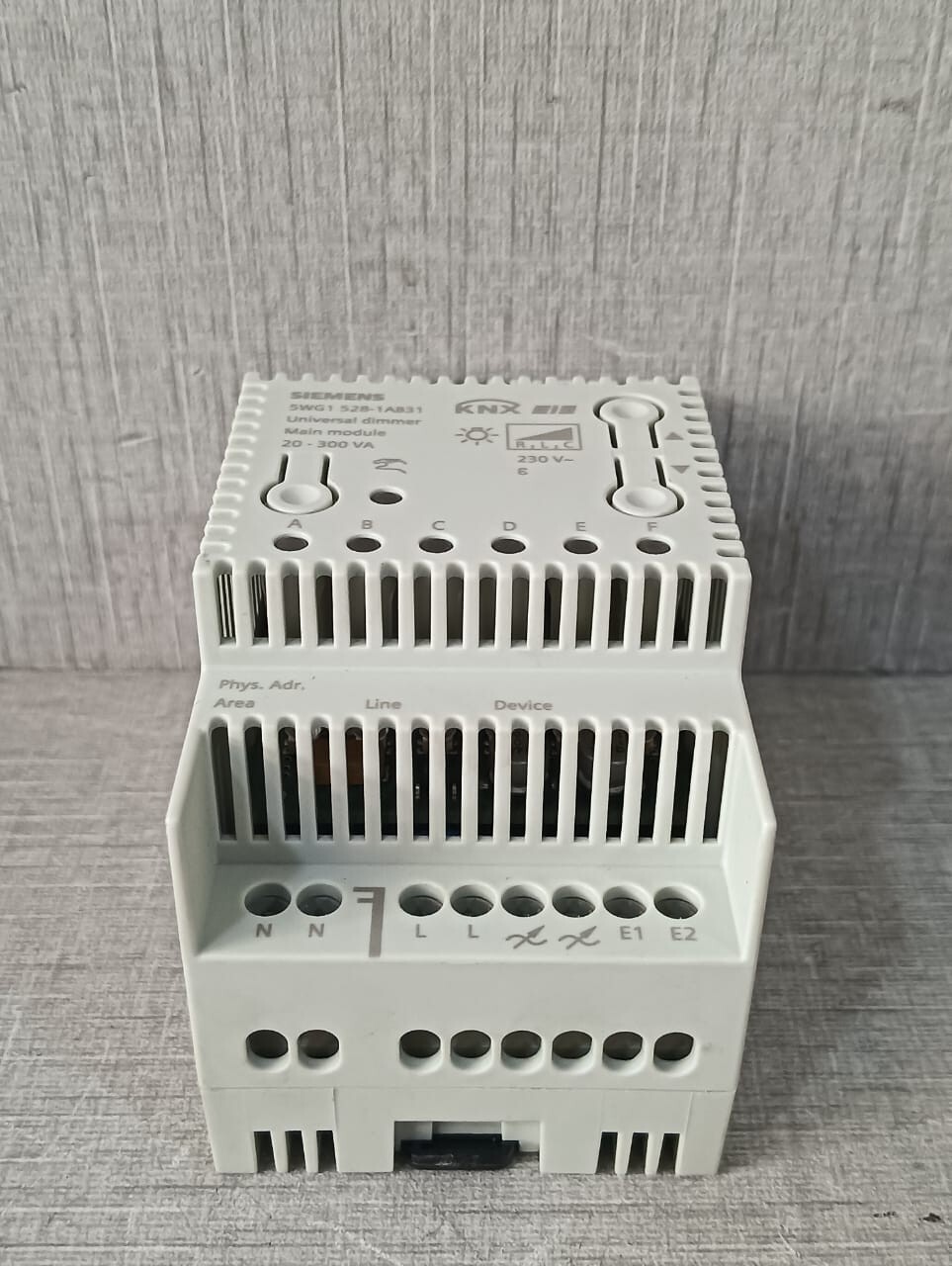 Siemens 5WG1 528-1AB31 Siemens 5WG1 528 1AB31 5WG1 528 1AB31 Universal Dimmer MAIN Module 20 300 VA 7