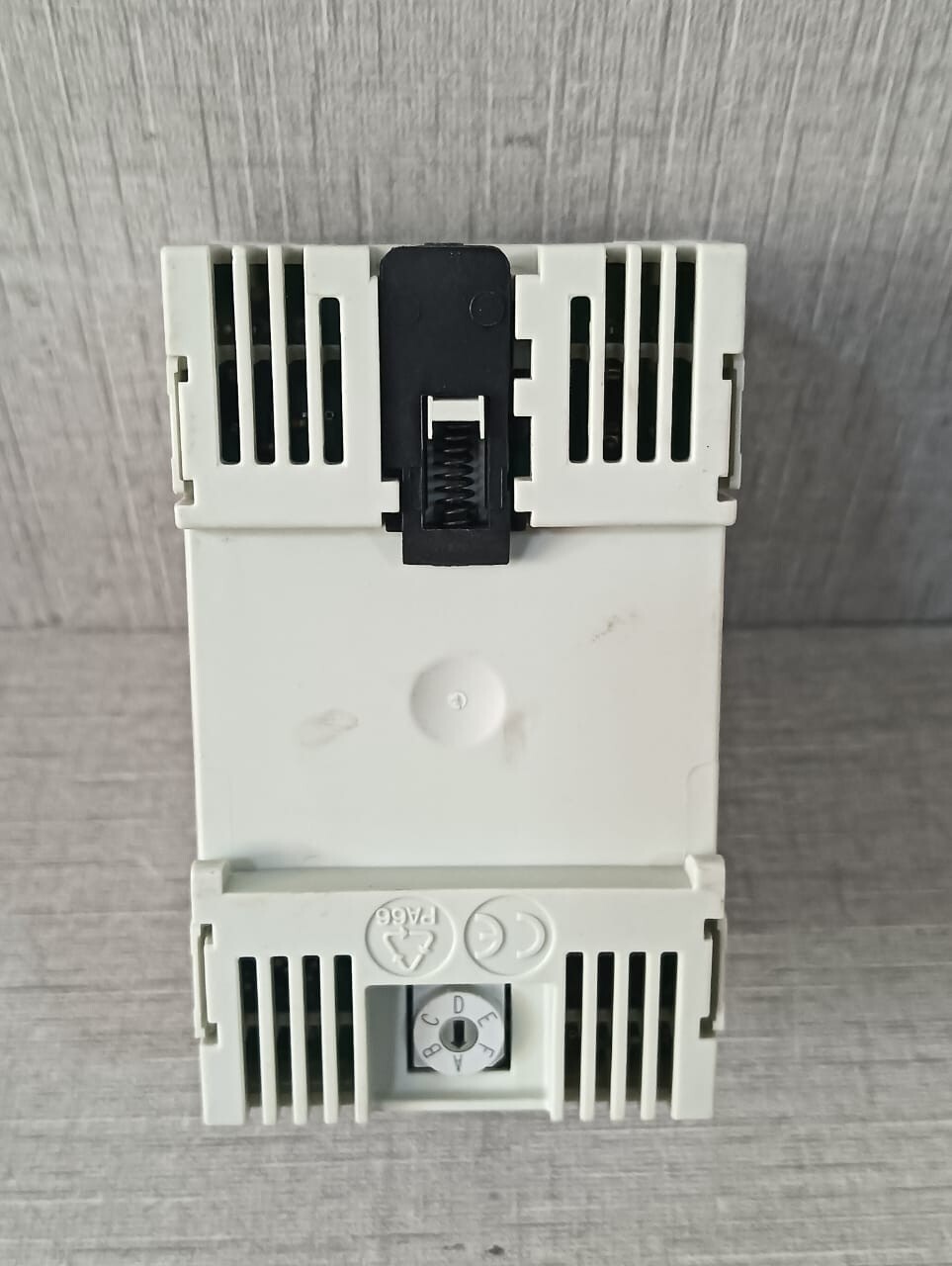 Siemens 5WG1 528-1AB31 Siemens 5WG1 528 1AB31 5WG1 528 1AB31 Universal Dimmer MAIN Module 20 300 VA 8