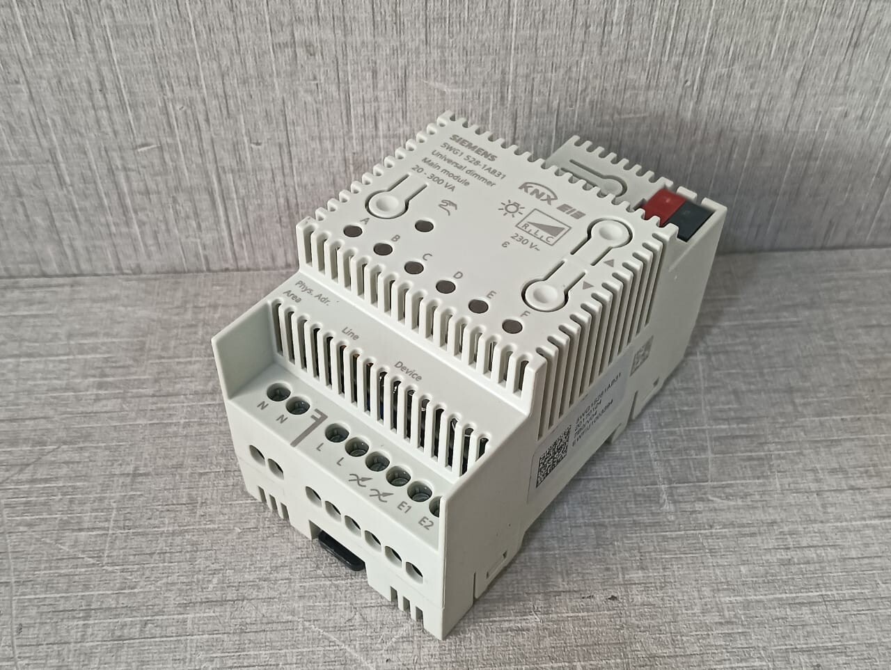 Siemens 5WG1 528-1AB31 Siemens 5WG1 528 1AB31 5WG1 528 1AB31 Universal Dimmer MAIN Module 20 300 VA 9