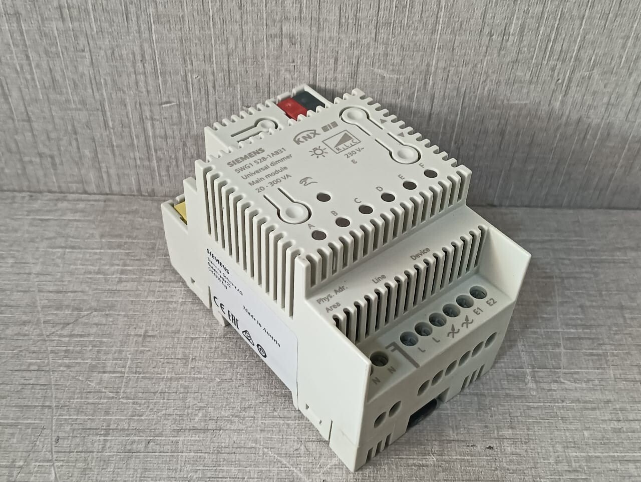 Siemens 5WG1 528-1AB31 Siemens 5WG1 528 1AB31 5WG1 528 1AB31 Universal Dimmer MAIN Module 20 300 VA 10
