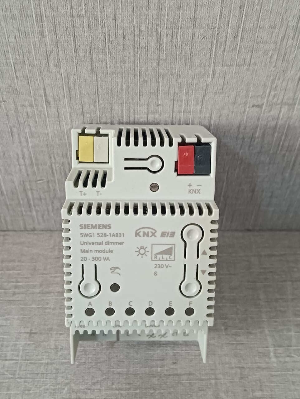 Siemens 5WG1 528 1AB31 5WG1 528 1AB31 Universal Dimmer MAIN Module 20 300 VA