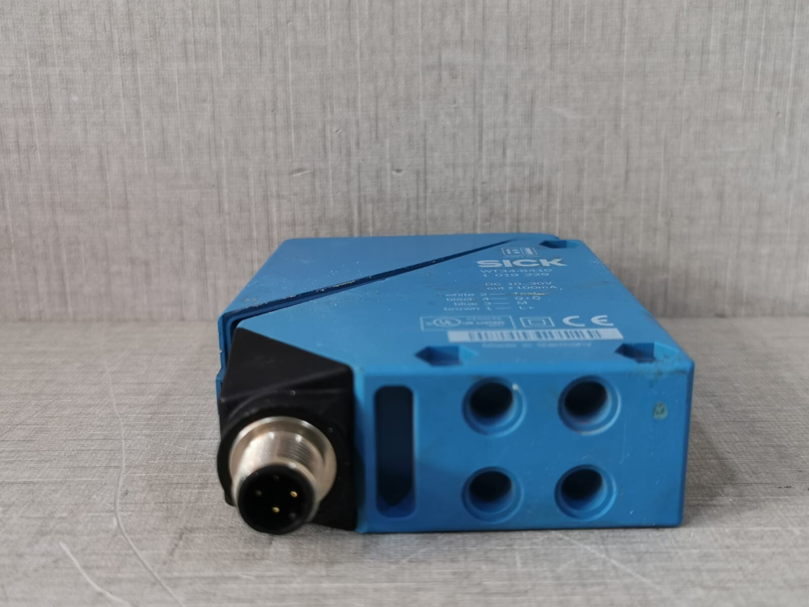 SICK WT34-B410 SICK WT34-B410 PHOTOELECTRIC SENSOR - WITH BROKEN LOCK 7