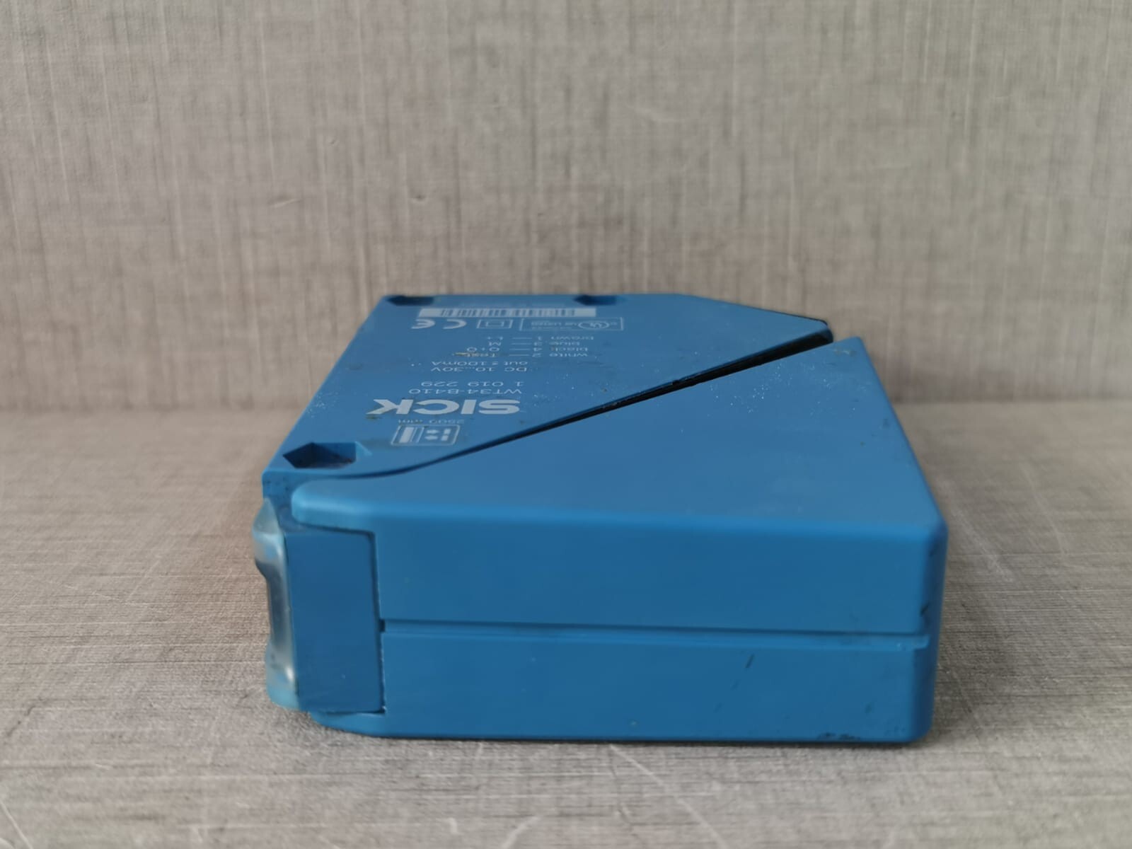 SICK WT34-B410 SICK WT34-B410 PHOTOELECTRIC SENSOR - WITH BROKEN LOCK 8