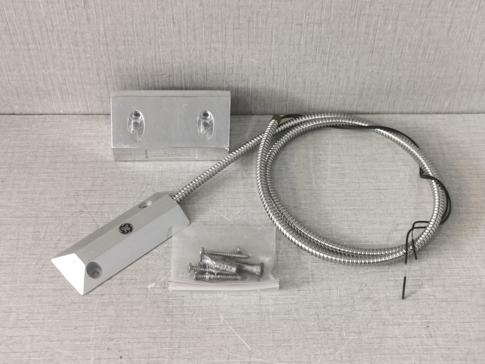GE 2205 SERIES GE SECURITY 2205AL SERIES MINIATURE HEAVY-DUTY SURFACE MOUNT DOORMAGNETIC 2