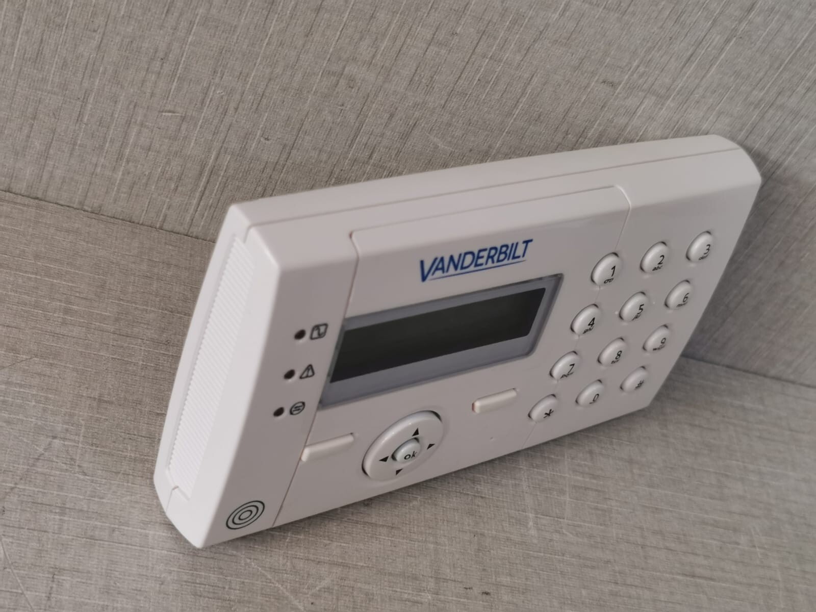 Vanderbilt SPCK421.100 Vanderbilt SPCK421.100 LCD Keypad, 2x16 Character and Badge Reader 4