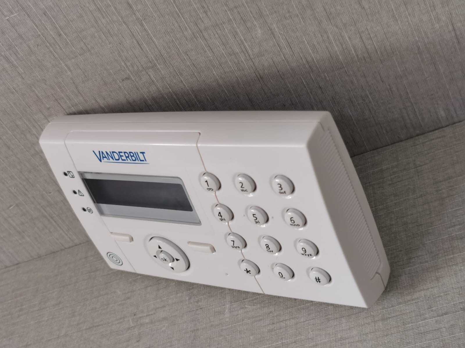 Vanderbilt SPCK421.100 Vanderbilt SPCK421.100 LCD Keypad, 2x16 Character and Badge Reader 5