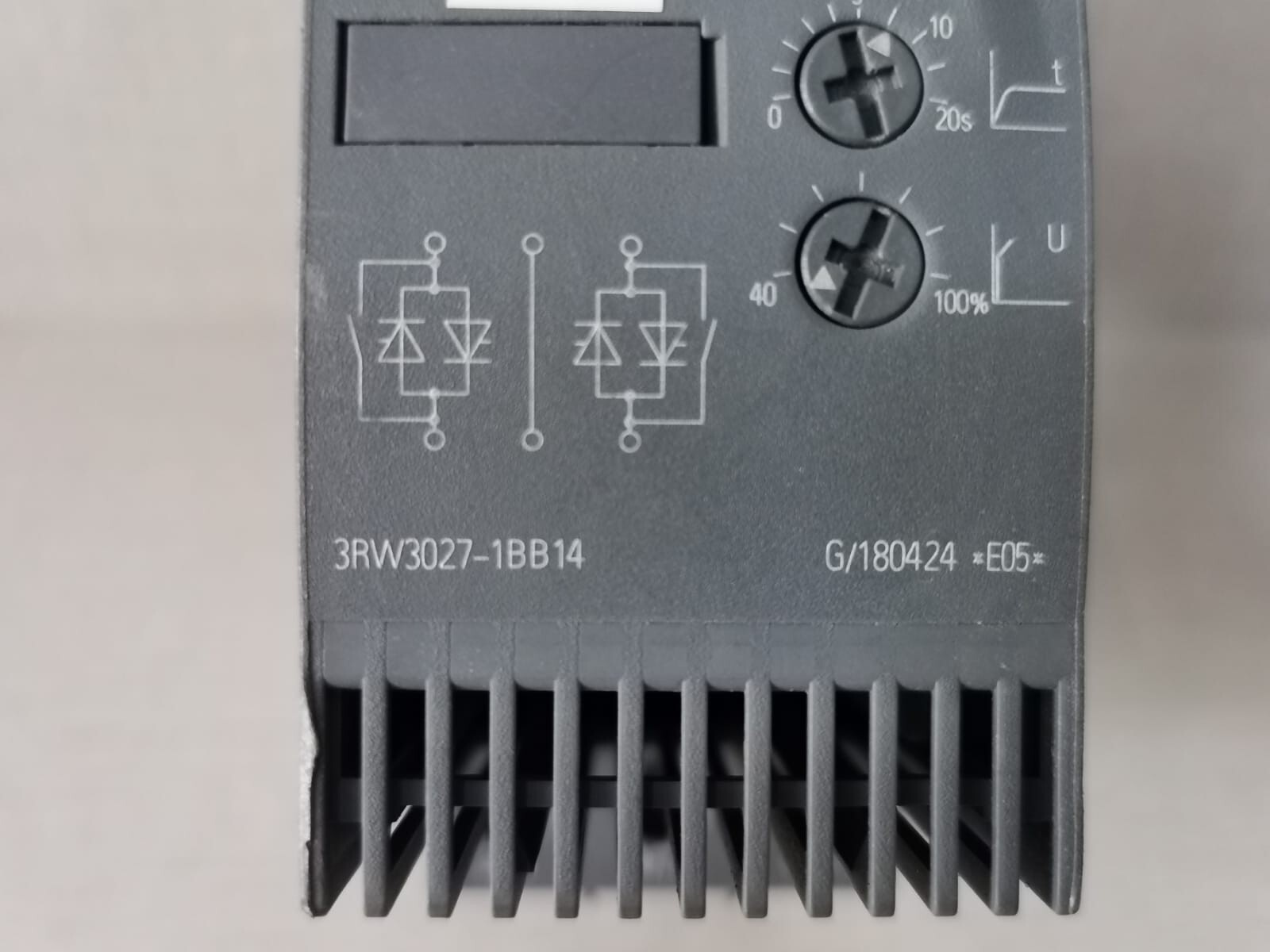 Siemens 3RW3027-1BB14 SIEMENS 3RW3027-1BB14 SIRIUS AC SEMICONDUCTOR MOTOR STARTER - WITH DENTS 3