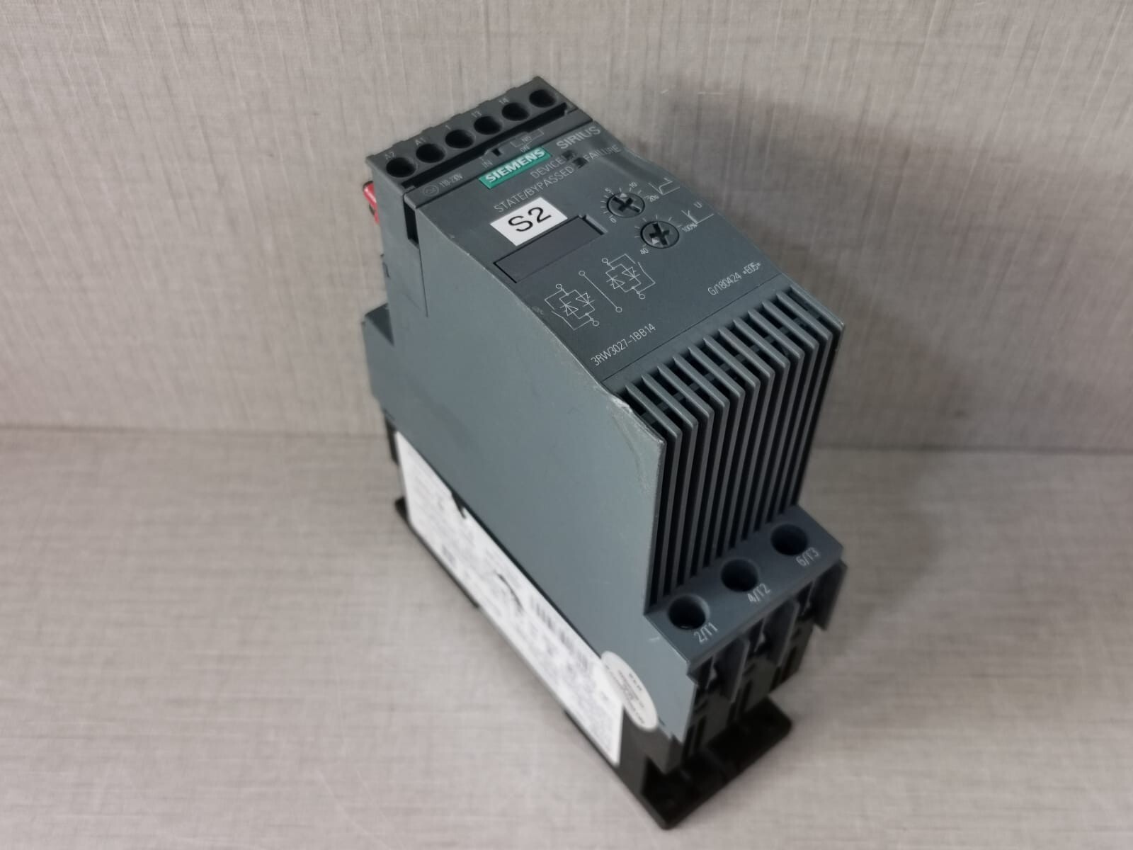 Siemens 3RW3027-1BB14 SIEMENS 3RW3027-1BB14 SIRIUS AC SEMICONDUCTOR MOTOR STARTER - WITH DENTS 8