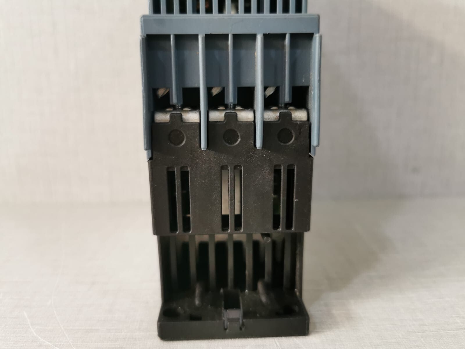 Siemens 3RW3027-1BB14 SIEMENS 3RW3027-1BB14 SIRIUS AC SEMICONDUCTOR MOTOR STARTER - WITH DENTS 10