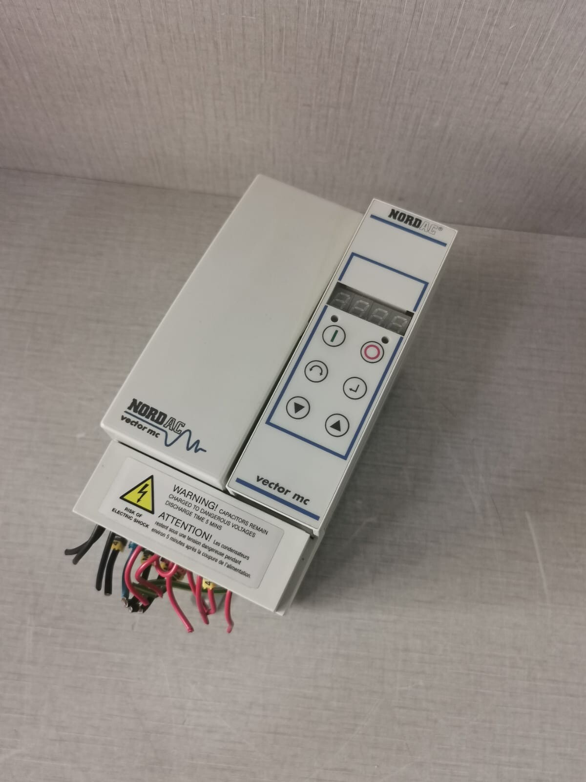 NORD 78002500/ 201187 NORD NORDAC SK250/1 FCT 78002500/ 201187 D-22941 FREQ. INVERTER 3