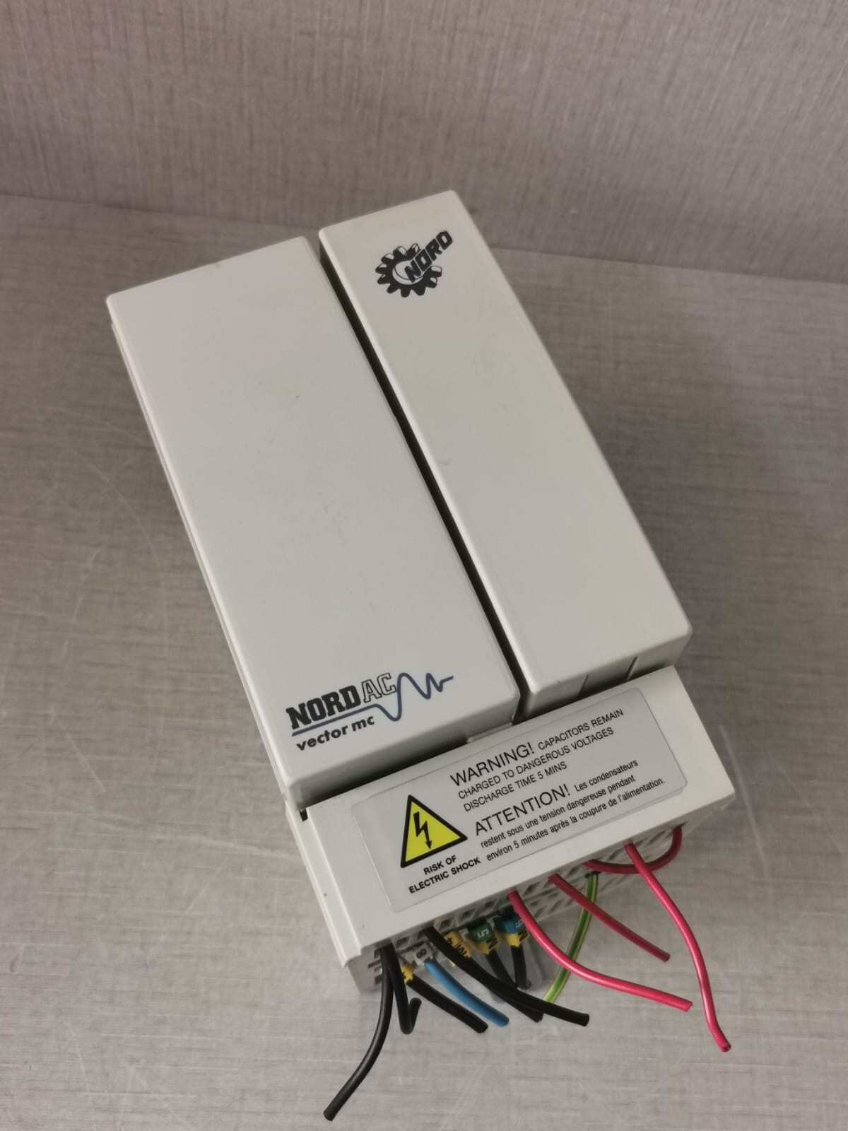 NORD 78002500/201183 NORD NORDAC VECTOR MC SK 250/1 FCT 78002500/201183 FREQ. CONVERTER 3