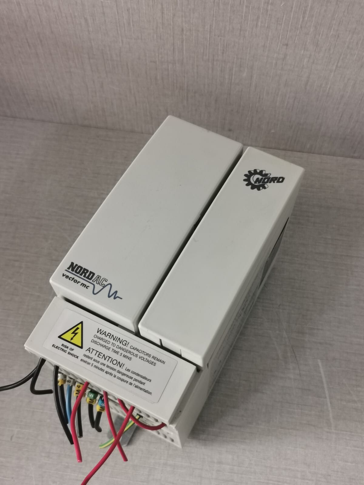 NORD 78002500/201183 NORD NORDAC VECTOR MC SK 250/1 FCT 78002500/201183 FREQ. CONVERTER 4