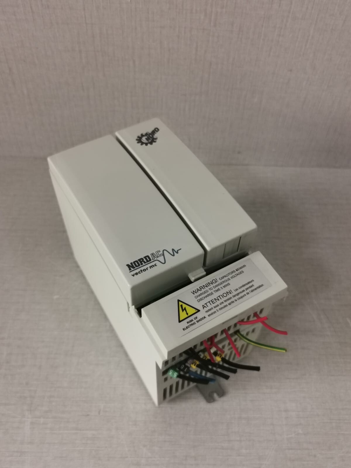 NORD 78002500/201189 NORD NORDAC VECTOR MC SK 250/1 FCT 78002500/201189 FREQ. CONVERTER 2