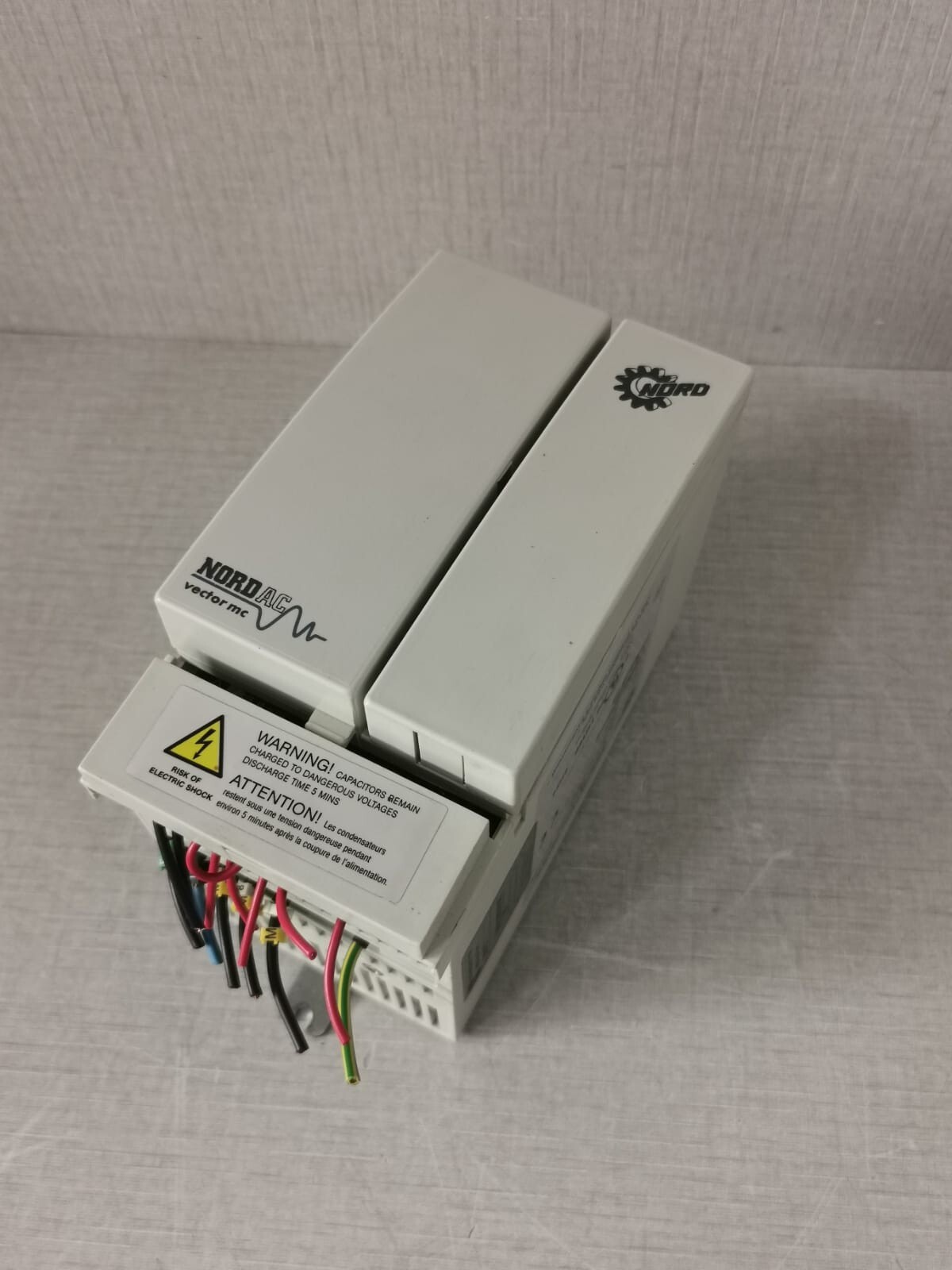 NORD 78002500/201189 NORD NORDAC VECTOR MC SK 250/1 FCT 78002500/201189 FREQ. CONVERTER 3