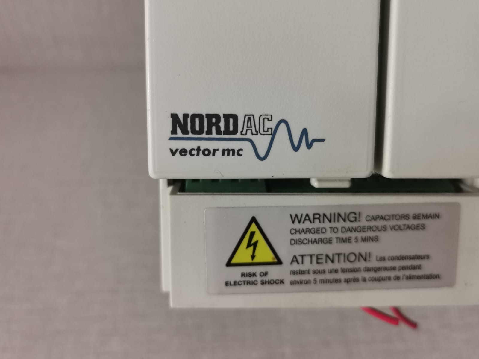 NORD 78002500/201189 NORD NORDAC VECTOR MC SK 250/1 FCT 78002500/201189 FREQ. CONVERTER 4