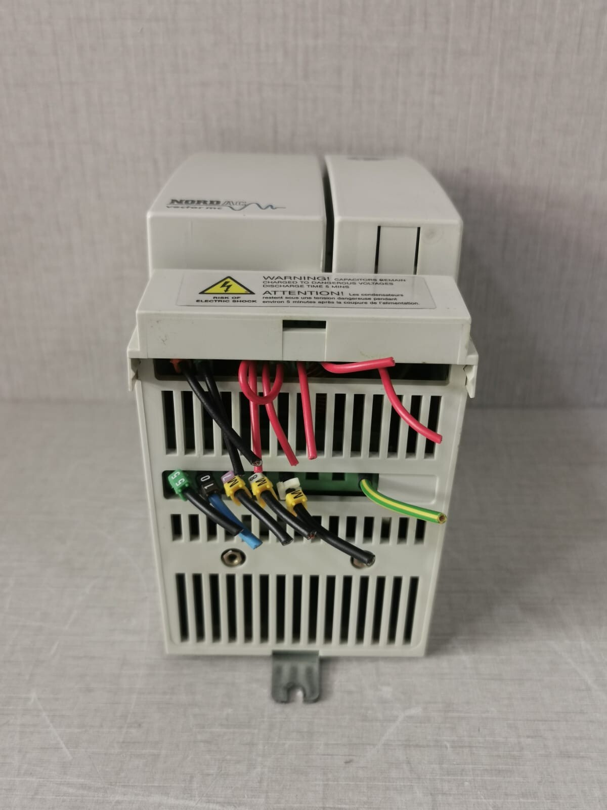 NORD 78002500/201189 NORD NORDAC VECTOR MC SK 250/1 FCT 78002500/201189 FREQ. CONVERTER 6