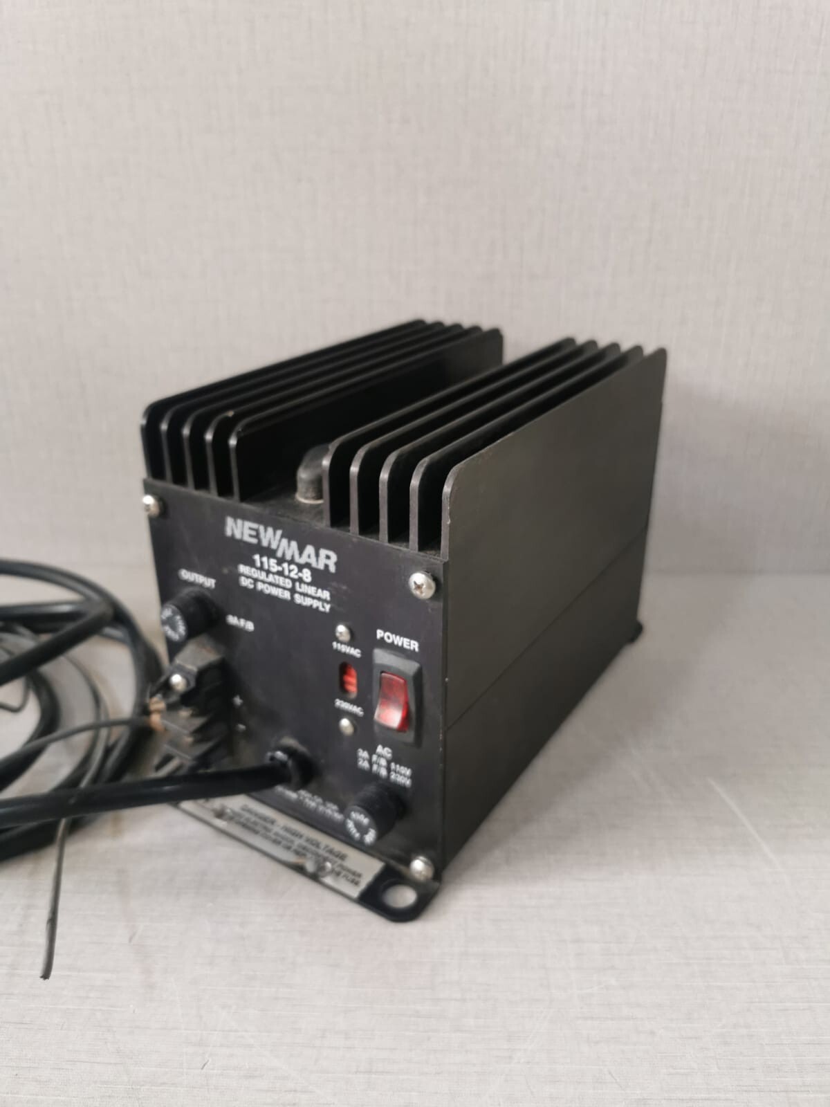 NEWMAR 115-12-8 NEWMAR 115-12-8 REGULATED LINEAR DC POWER SUPPLY 115V/ 230V 4