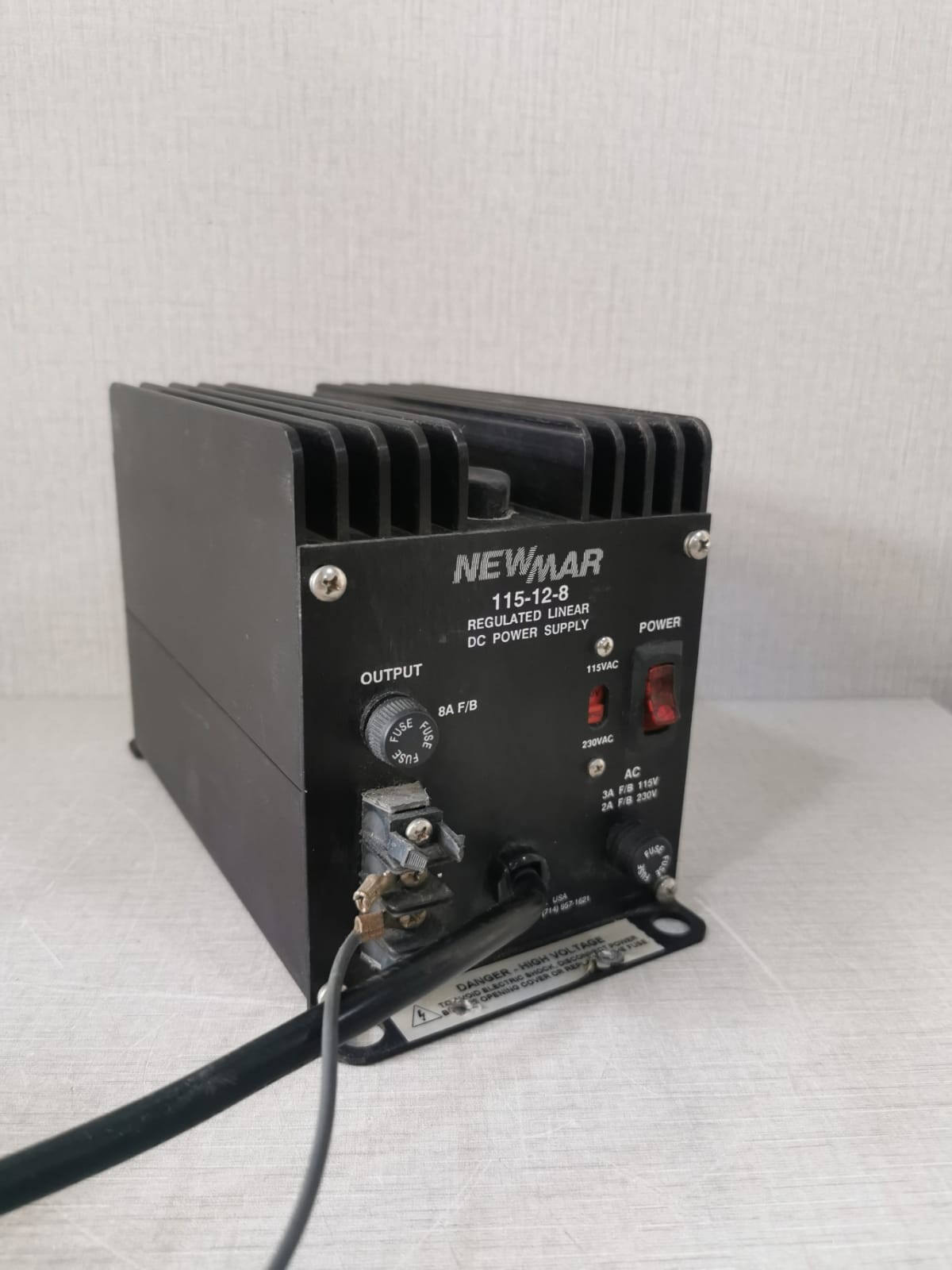 NEWMAR 115-12-8 NEWMAR 115-12-8 REGULATED LINEAR DC POWER SUPPLY 115V/ 230V 5