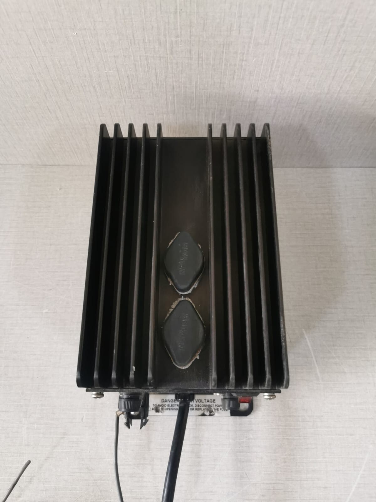 NEWMAR 115-12-8 NEWMAR 115-12-8 REGULATED LINEAR DC POWER SUPPLY 115V/ 230V 8