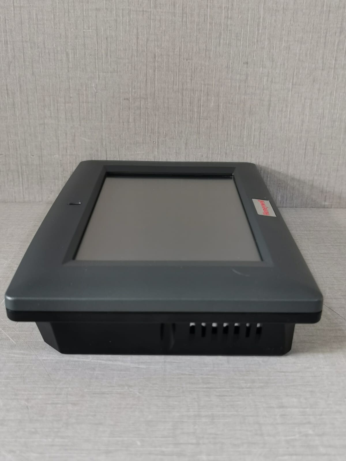 Honeywell CP-HMI HONEYWELL CP-HMI PANEL PC 12V 3A 5
