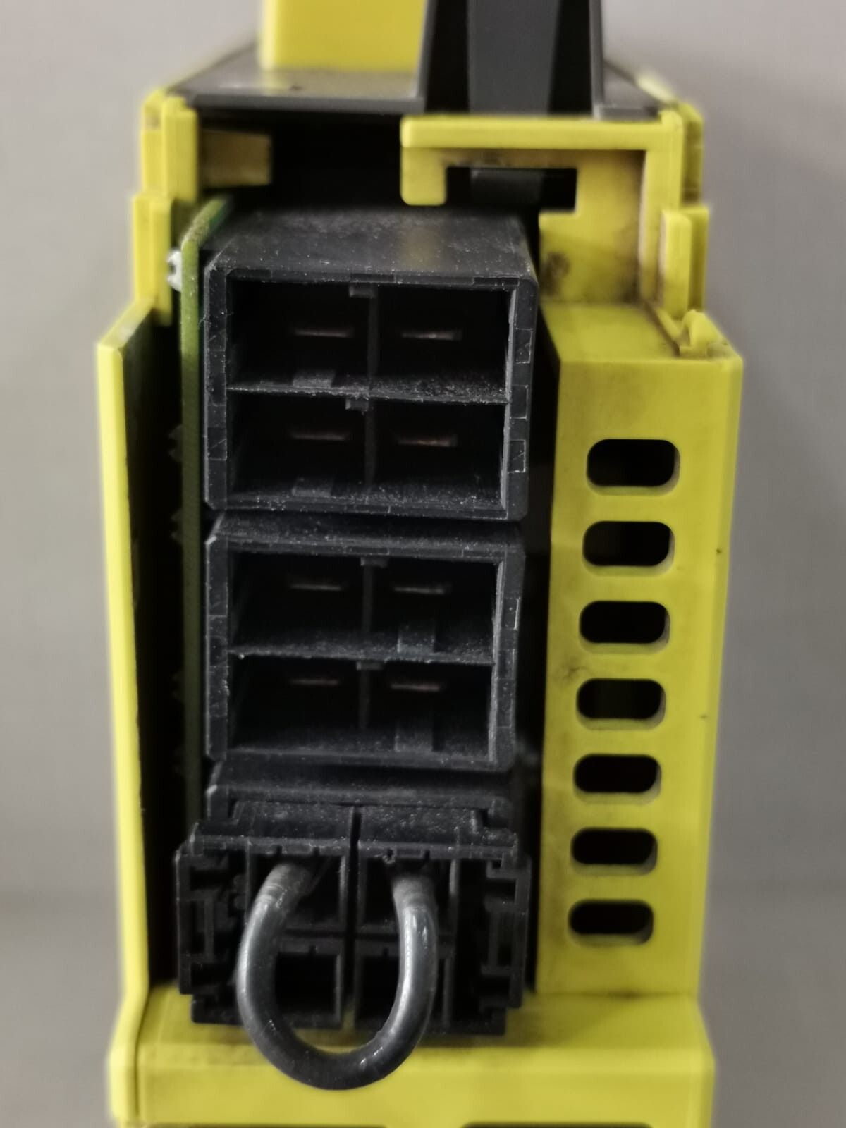 GE FANUC A06B-6131-H002 GE FANUC A06B-6131-H002 A SERVO DRIVE/AMPLIFIER 9